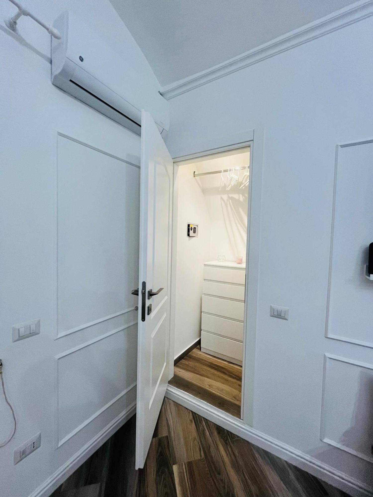 Donn'anna Center Apartment Naples